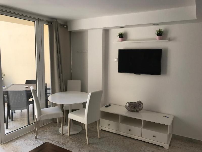 Apartment with Garden View image 4