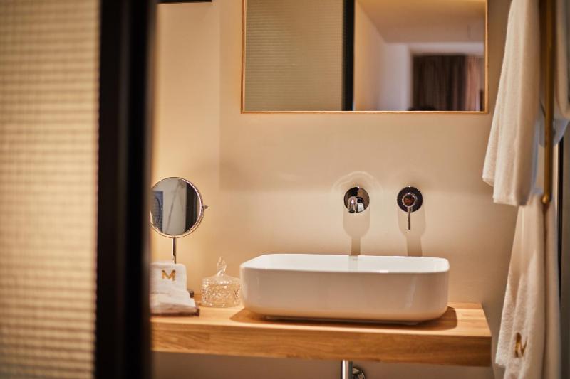 Standard Double Room image 2