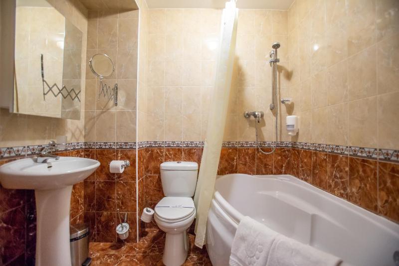 Classic Double Room image 2