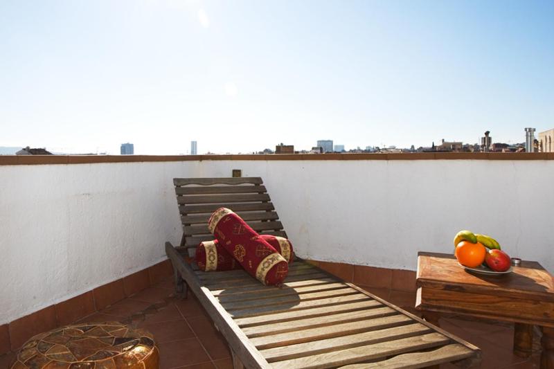 Gaudi penthouse with terrace views - image 9