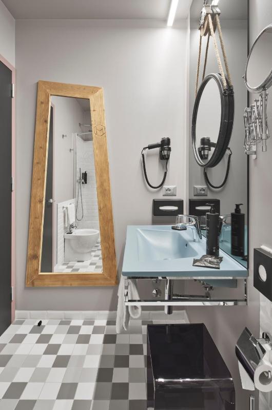 Double or Twin Room image 3