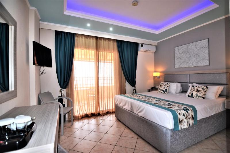 Superior Double Room image 3