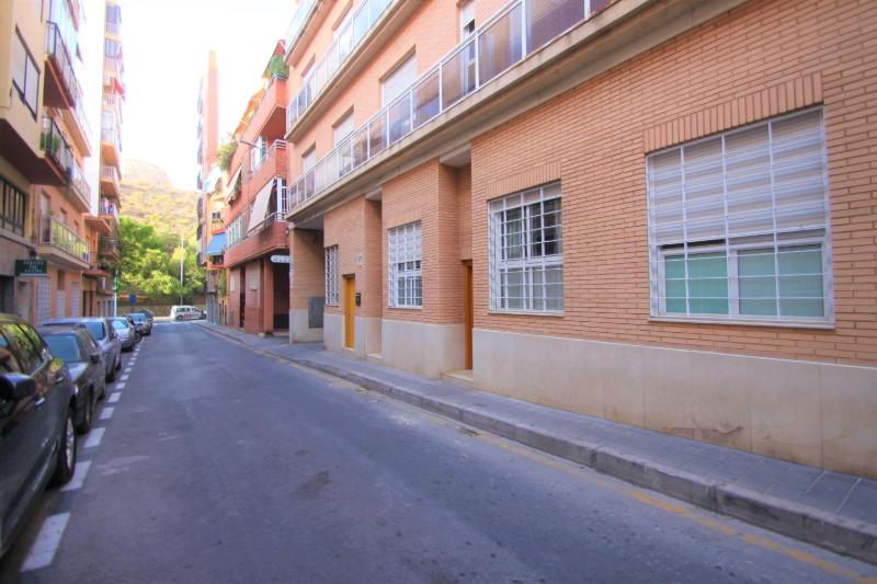 Apartamento Casaturis Playa y Montaña con parking en el centro de Alicante A130 - image 18