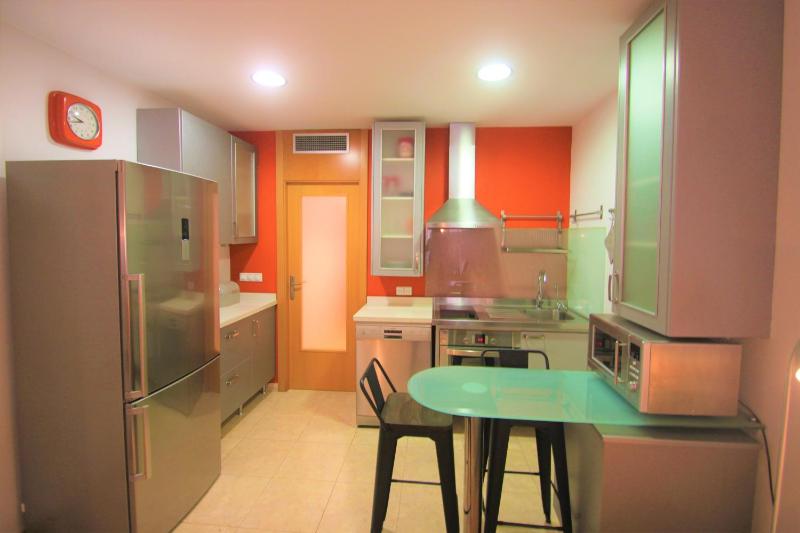 Apartamento Casaturis Playa y Montaña con parking en el centro de Alicante A130 - image 6