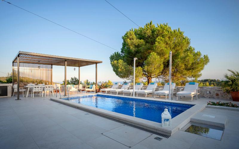 Three-Bedroom Villa image 2