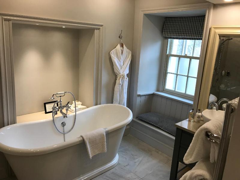 Deluxe Double Room image 2