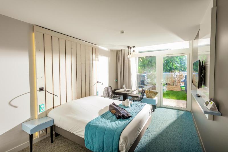 Double Room with Garden View image 3