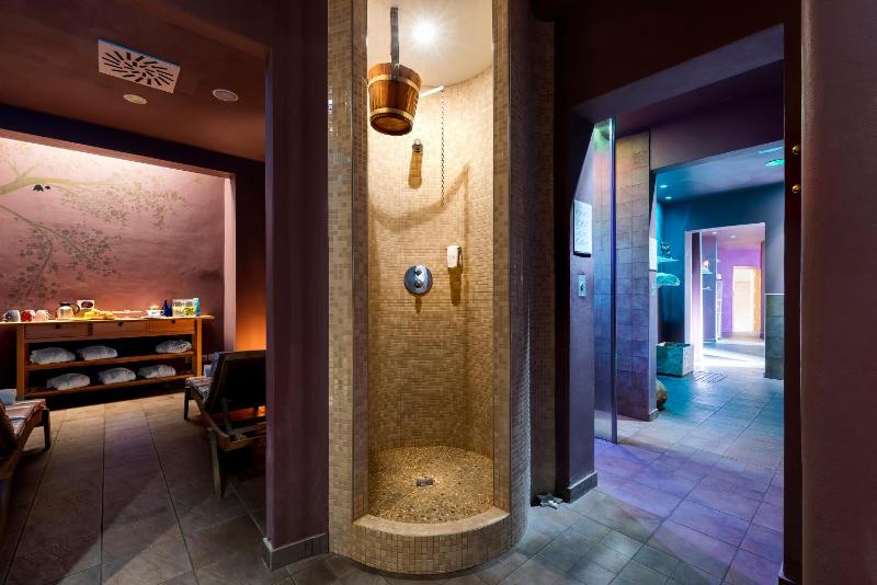 Triple Room with Spa Access image 4