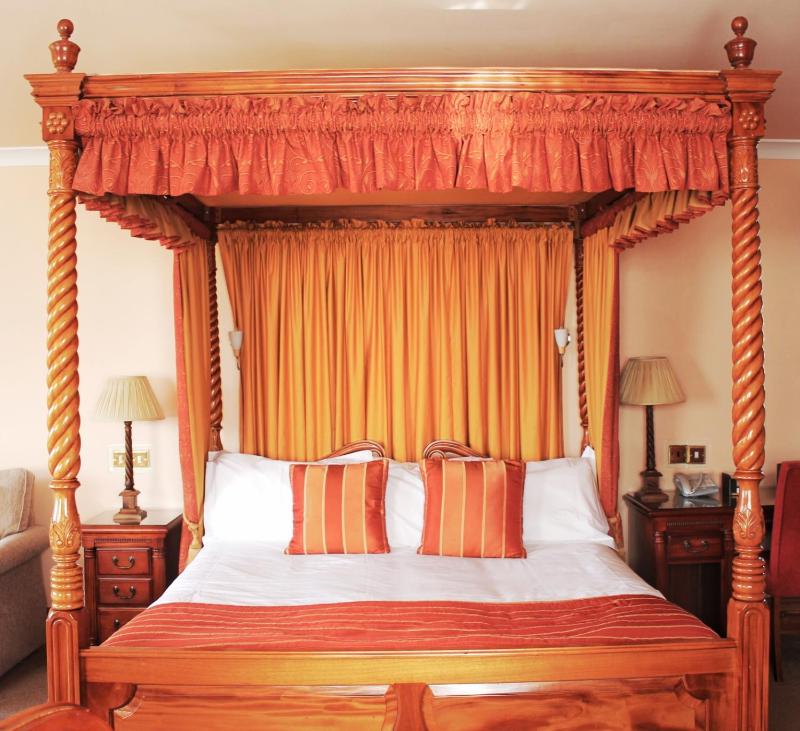 Mallyan Spout Hotel - image 2