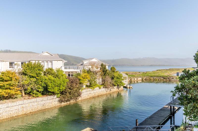 Trendy Get-Away On The Canals Thesen Islands - image 10