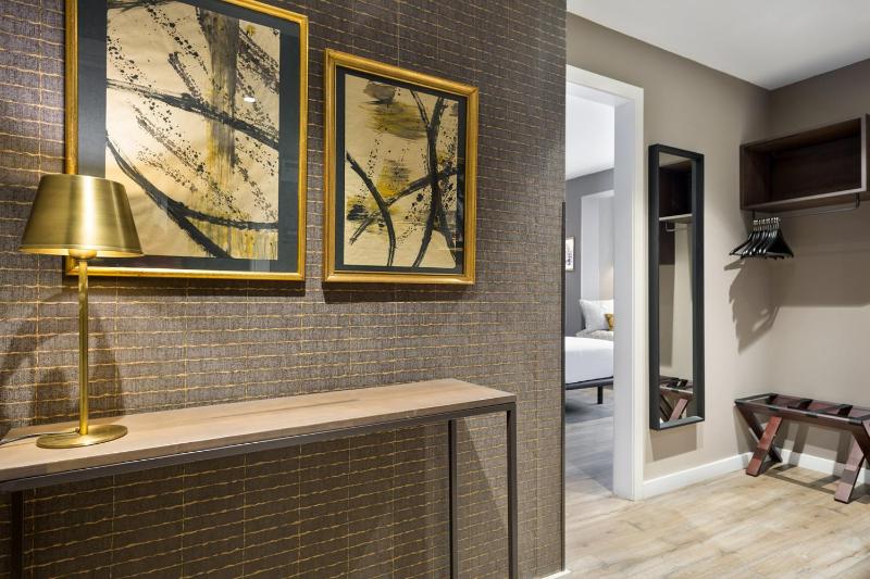 Superior Triple Room image 3