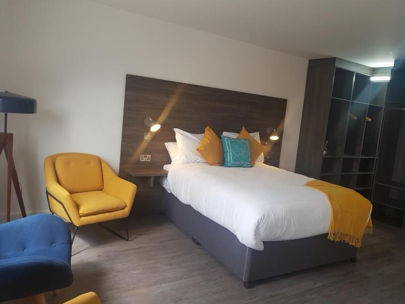Deluxe King Room image 2