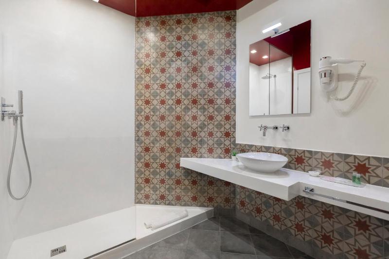Deluxe Double Room with Balcony and Sea View image 4