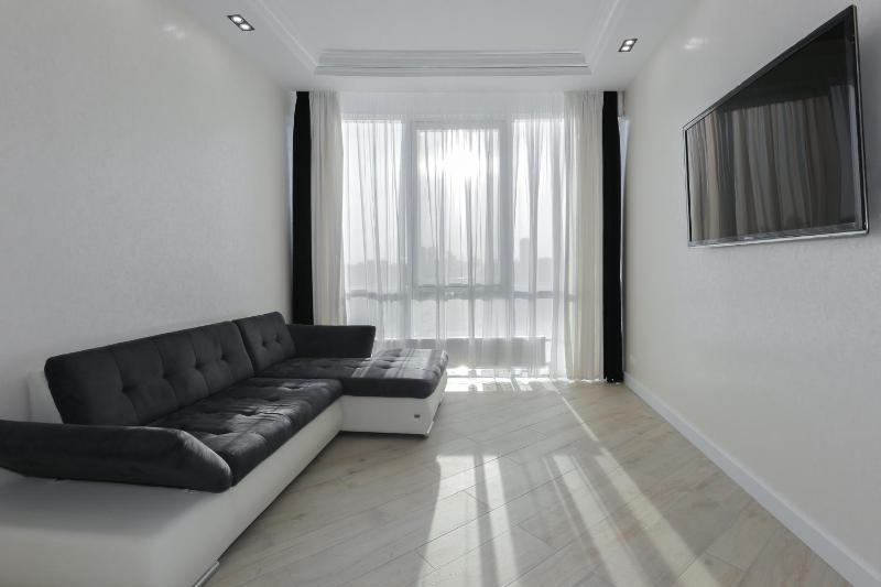 Black&White Apartment in Smart Plaza - image 9