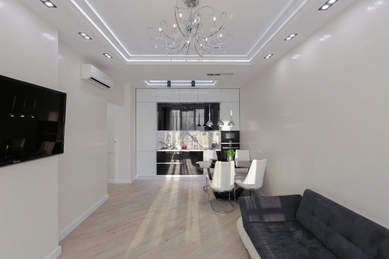 Black&White Apartment in Smart Plaza - image 11