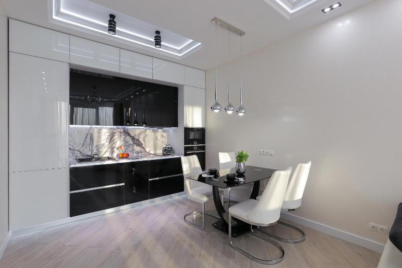 Black&White Apartment in Smart Plaza - image 6