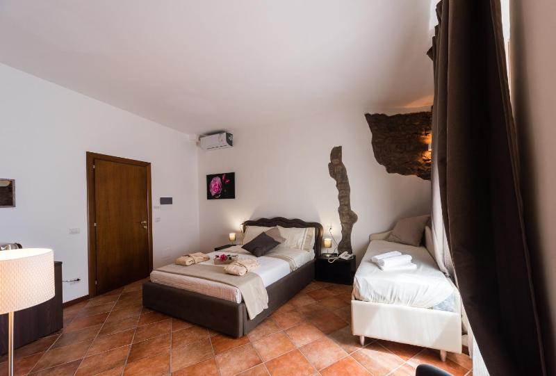 Quadruple Room image 2