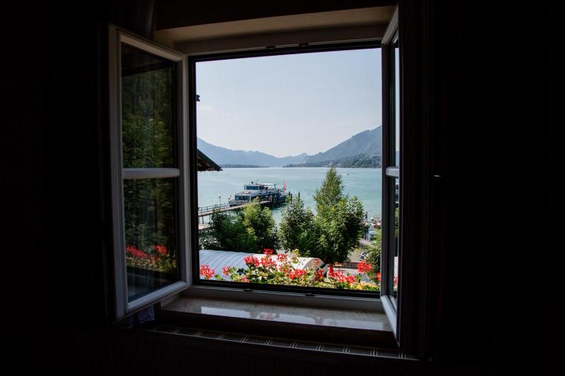 Double Room with Lake View image 4