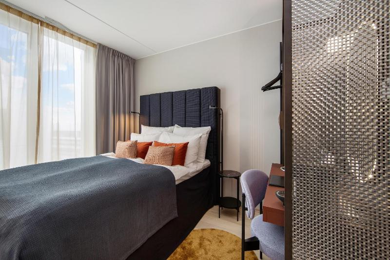 Standard Double Room image 4