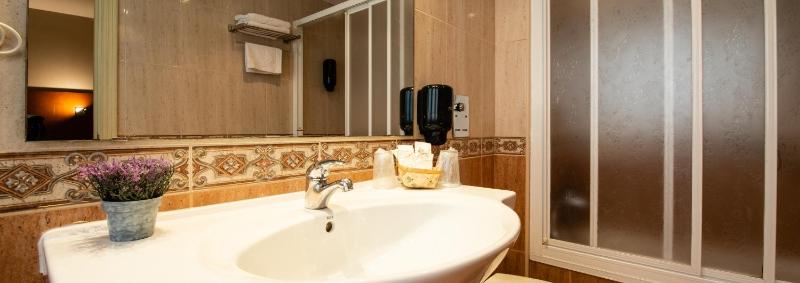 Single Room image 3