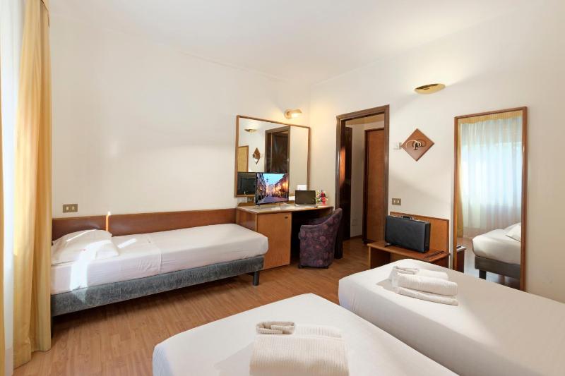 Classic Triple Room image 1