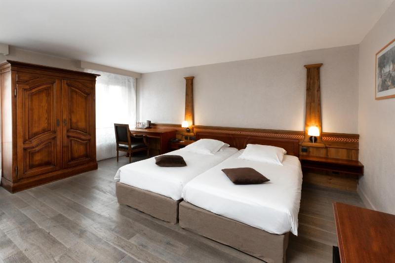 Superior Twin Room image 1
