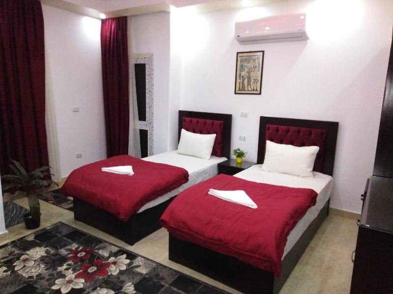 Queen Pyramids View Inn - image 7