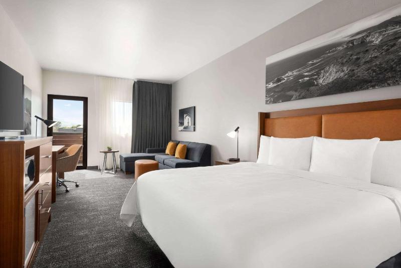 Deluxe Executive King Room - Non-Smoking image 1