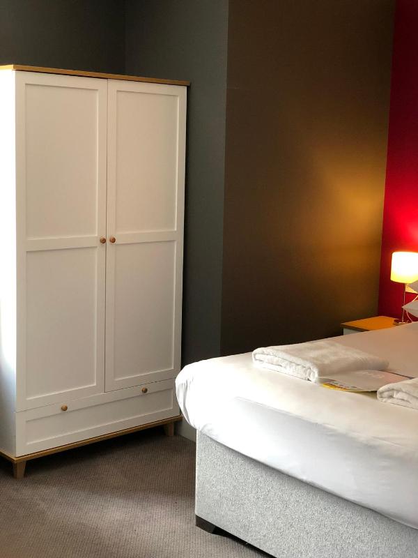 Classic Quadruple Room image 4