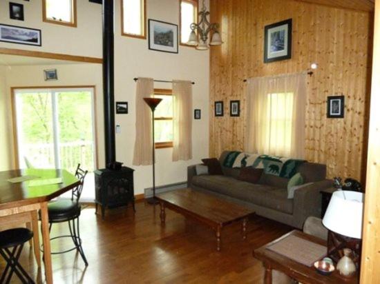 One-Bedroom Bungalow image 1