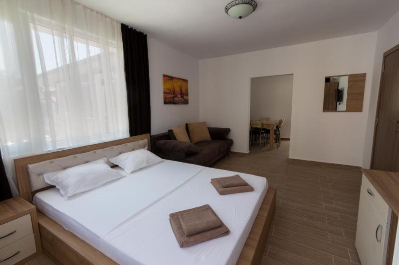 Family Room with Sea View image 3