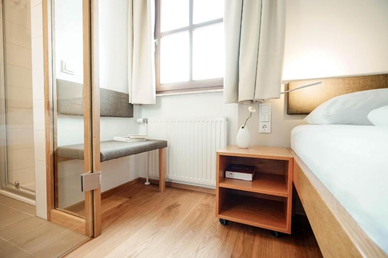 Single Room (No Balcony) image 4