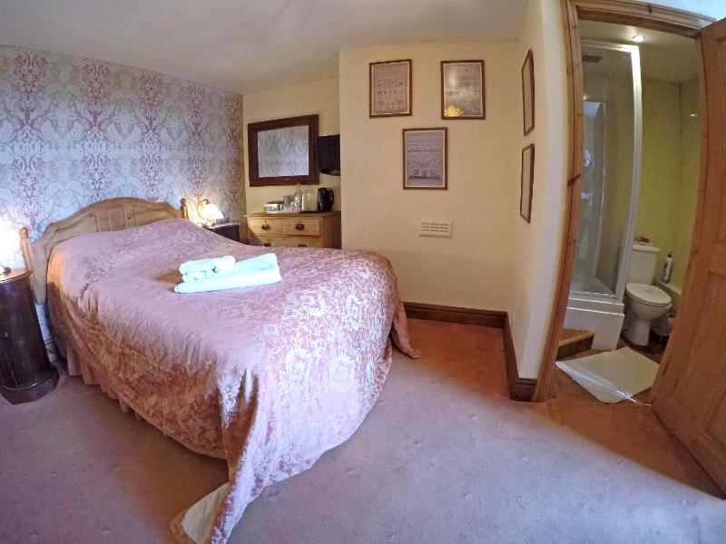 Double Room image 3
