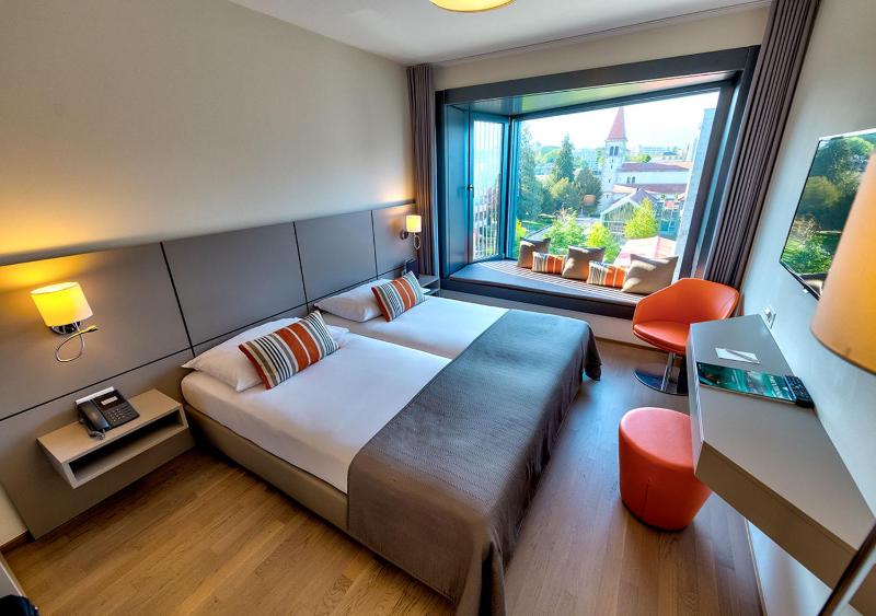 Classic Double or Twin Room image 4