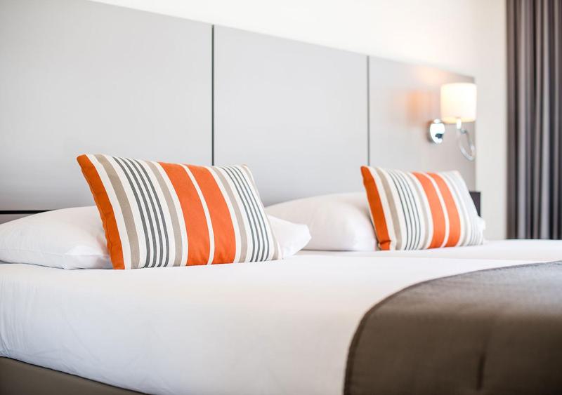 Deluxe Double or Twin Room image 4