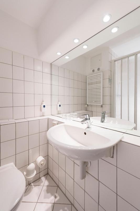Budget Double Room image 2