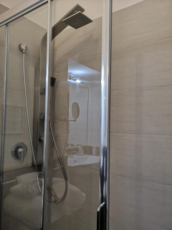 Double Room with Balcony image 3