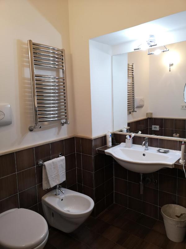 Double Room with Balcony image 2