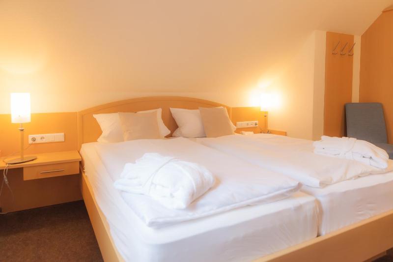 Standard Double Room image 2