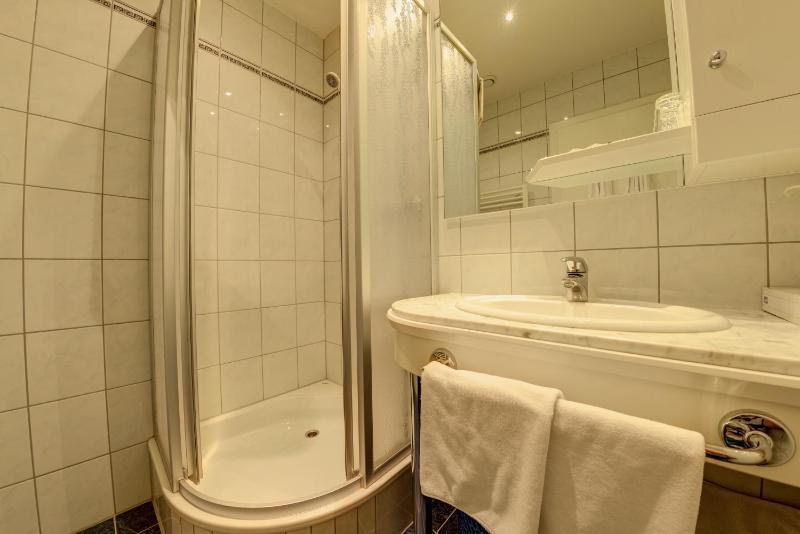 Double Room image 3