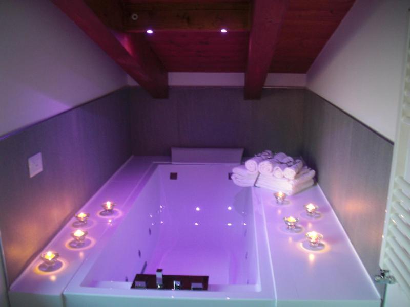 Junior Suite with Balcony - Split Level image 1