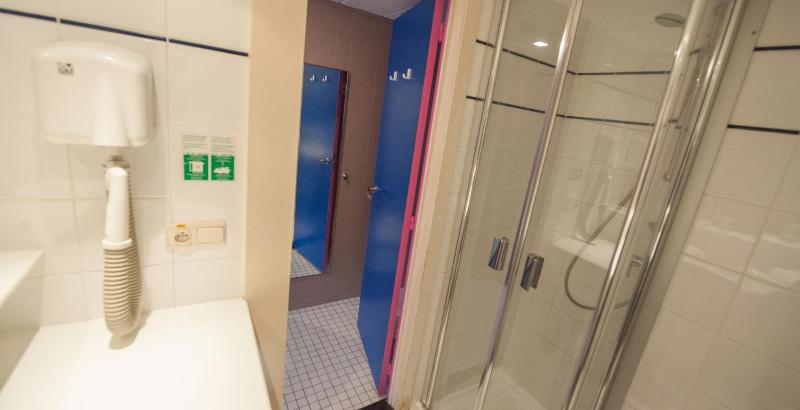 Twin Room image 3