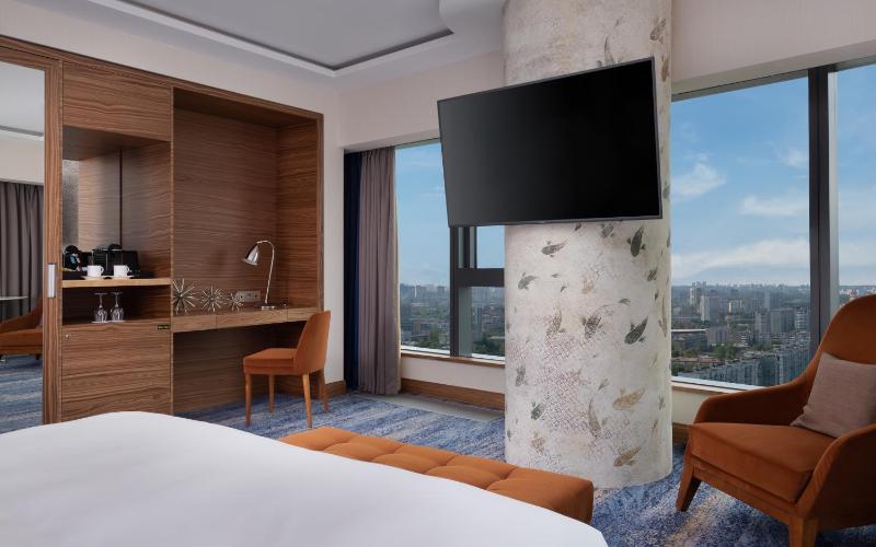 Junior Suite with City View image 2