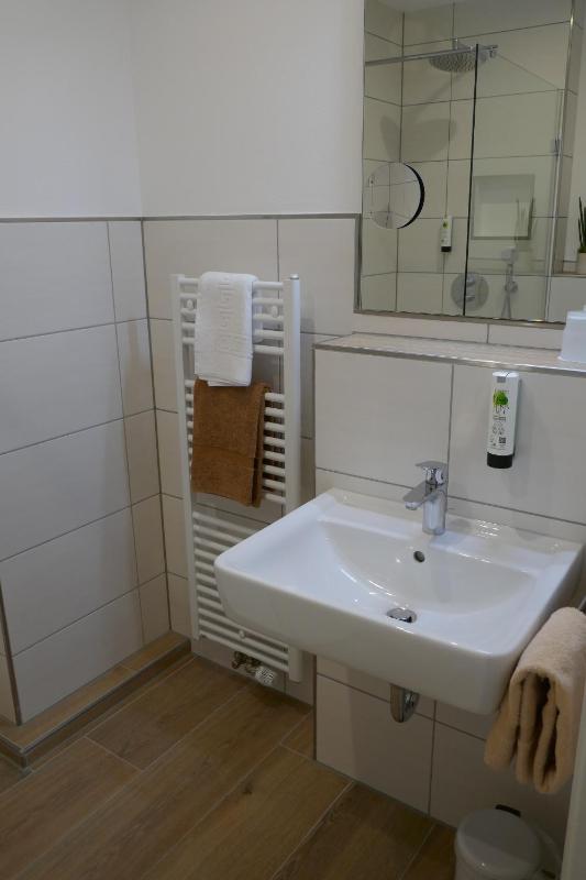 Twin Room image 3