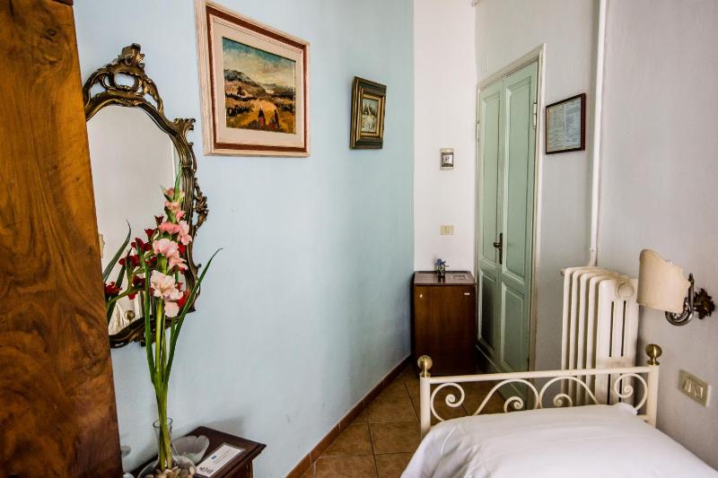 Single Room with Shared Shower and Toilet image 2