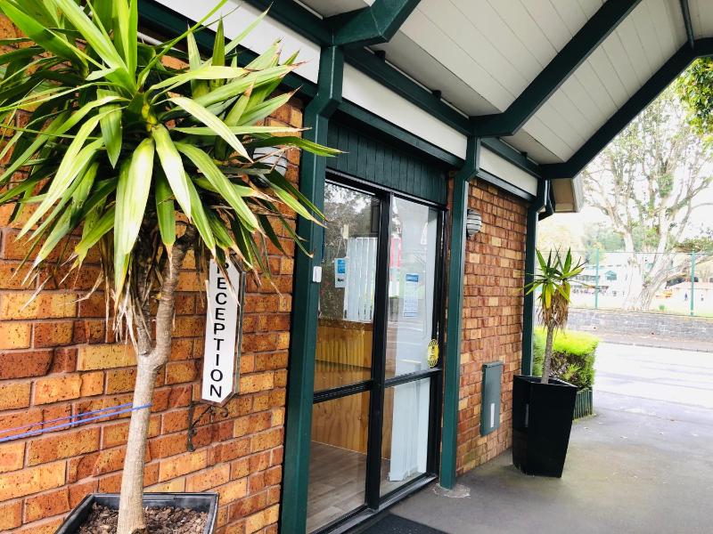 Tudor Court Motor Lodge - image 14