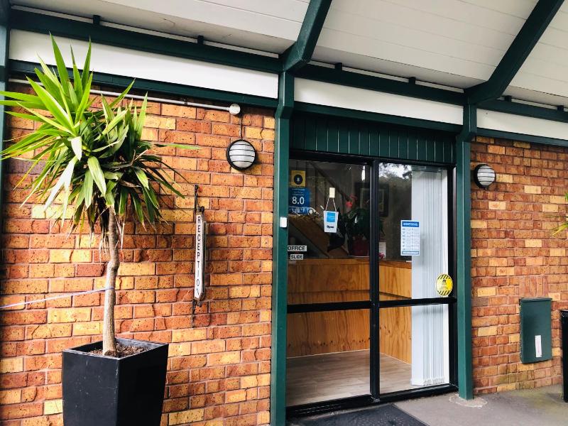 Tudor Court Motor Lodge - image 10