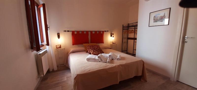 One-Bedroom Apartment image 3