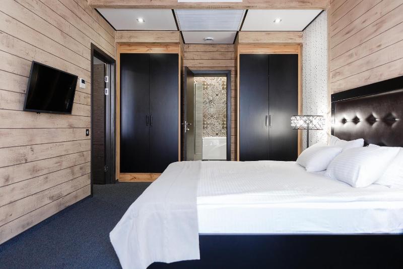 One-Bedroom Suite image 2