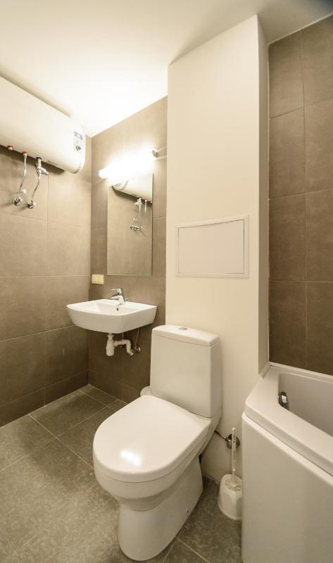Spacious Studio Apartment with Balcony image 3